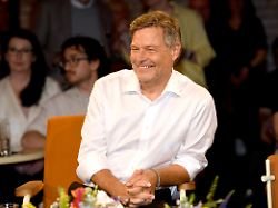 robert habeck bei der aufzeichnung der rb talkshow 3nach9 im radio bremen studio bremen 22 05