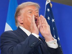 us praesident donald trump haelt eine rede bei einem fifa empfang im trump tower