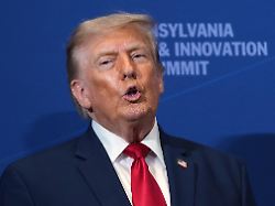 us praesident donald trump haelt im rahmen des pennsylvania defense and innovation summit eine rede am united states army war college