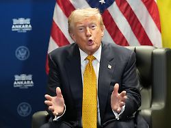 us praesident donald trump trifft sich am rande des nato gipfels mit dem ukrainischen praesidenten