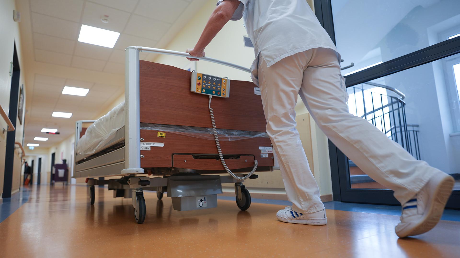 bett krankenhaus 100