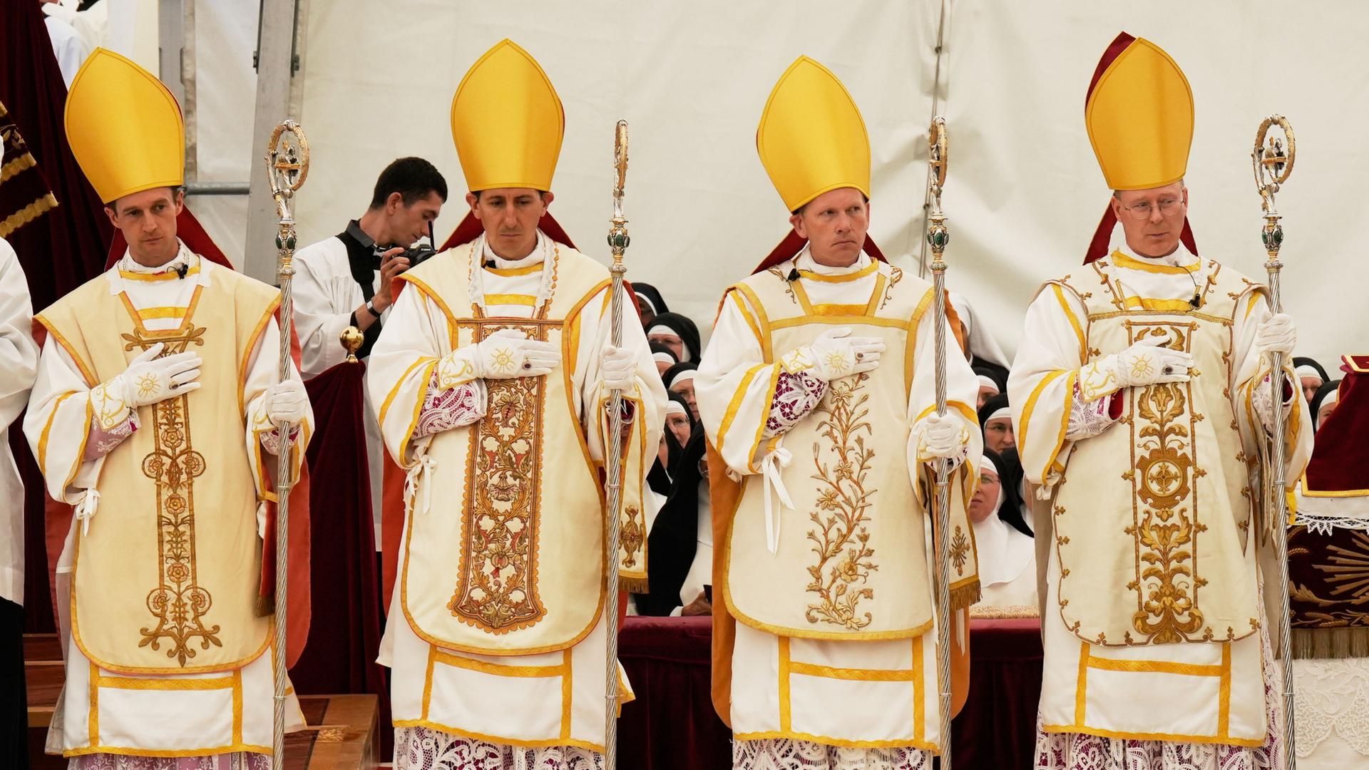 bischoefe pius 100