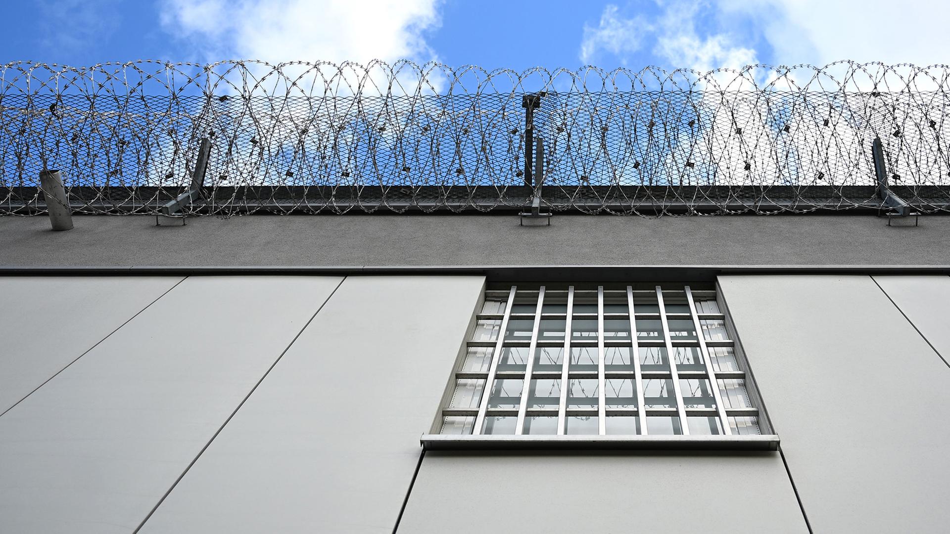 gefaengnis fenster 100