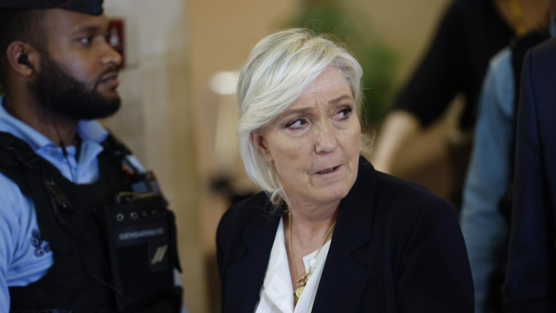le pen 228