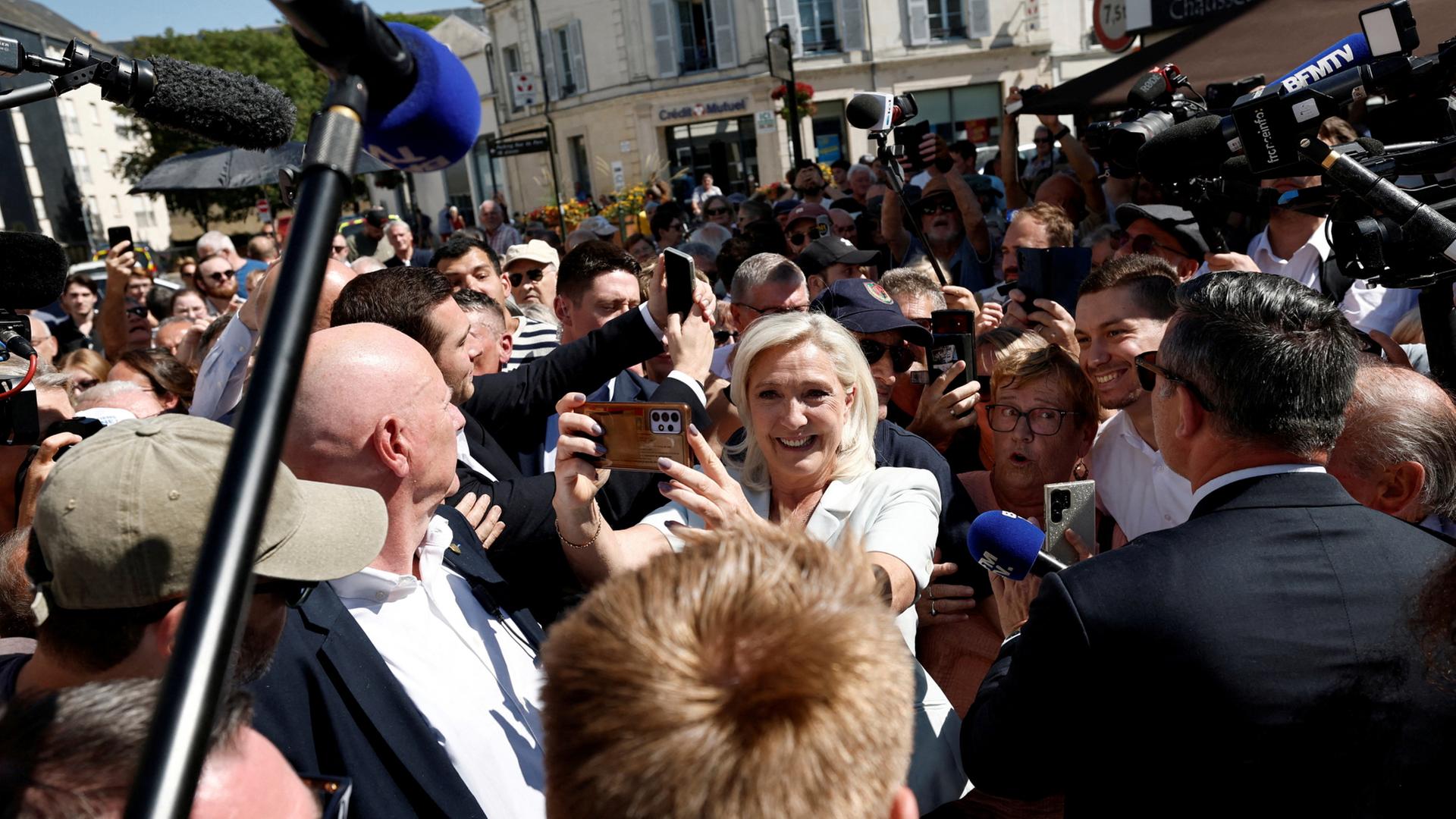 le pen 238