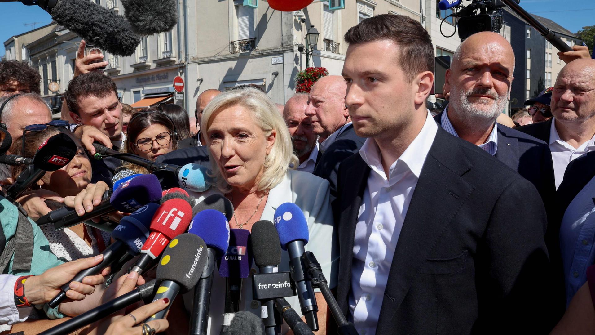 le pen bardella 112