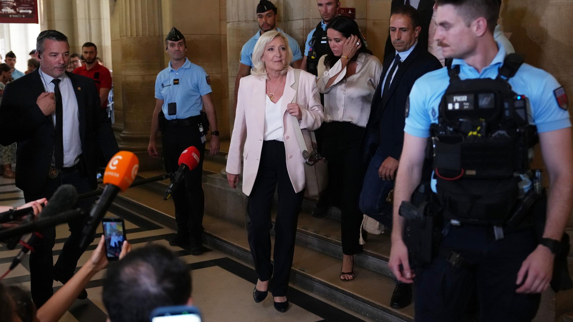 marine le pen 146