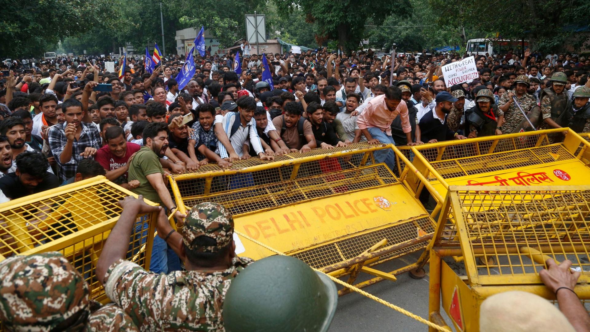 neu delhi proteste 100