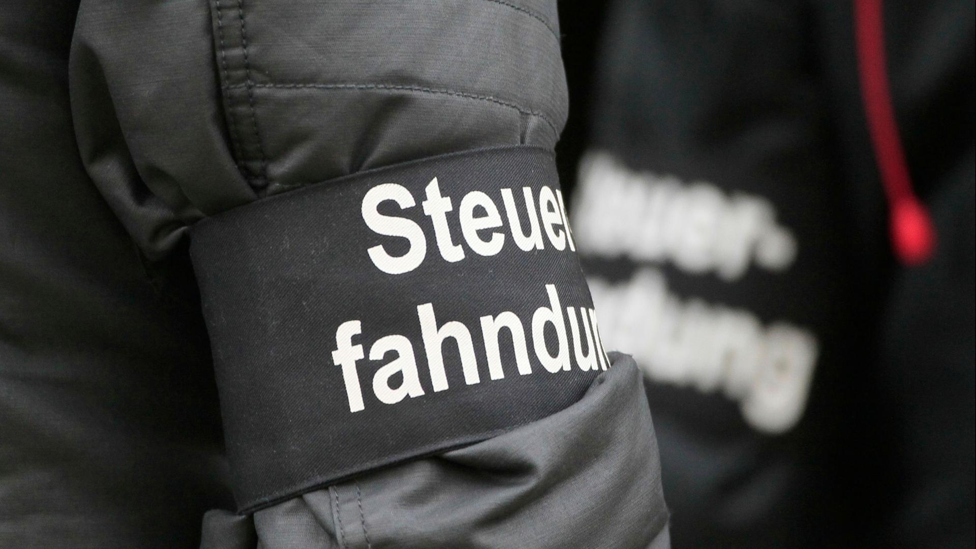 steuerfahndung jacke 100