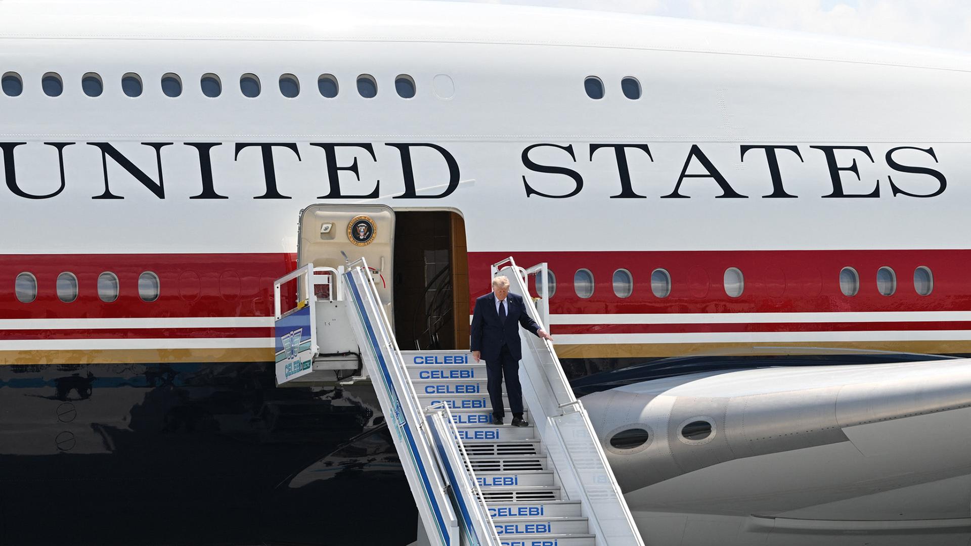 trump air force one 106
