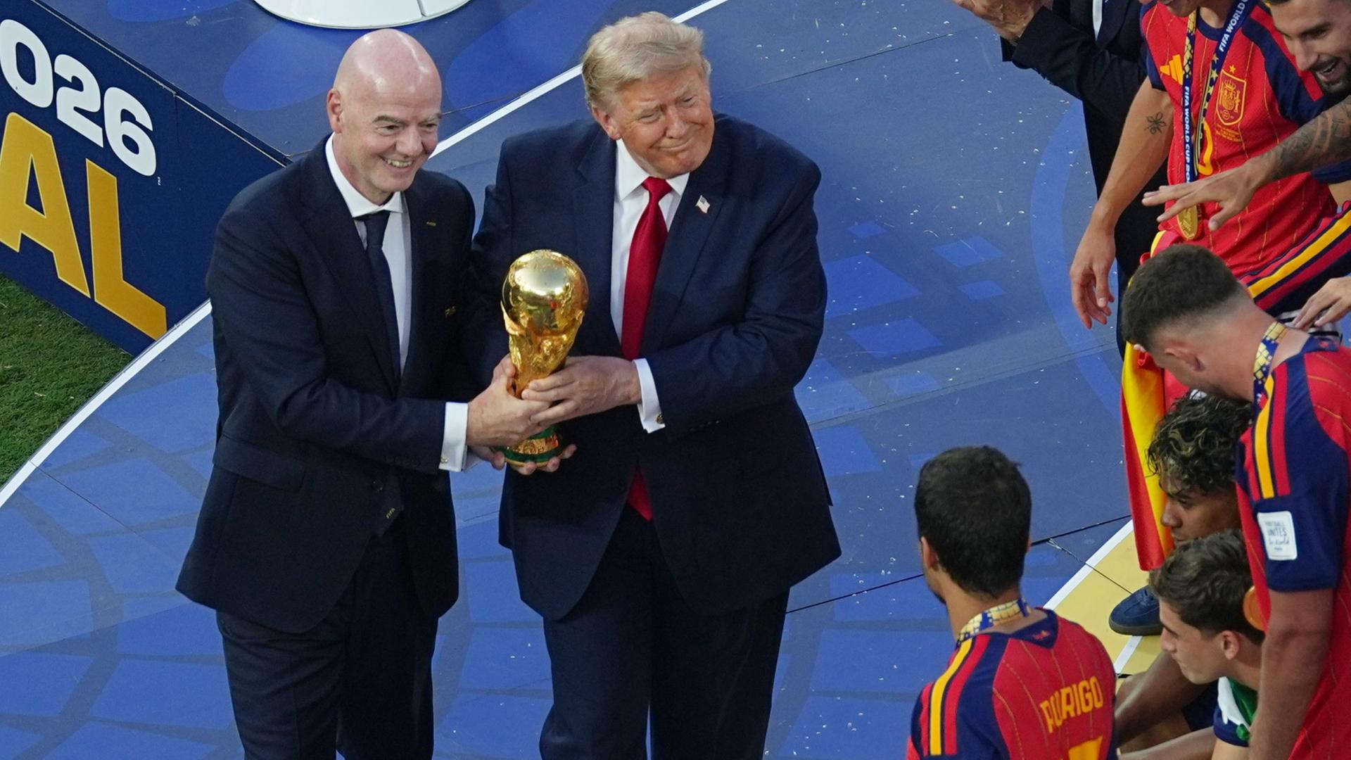 trump infantino 134