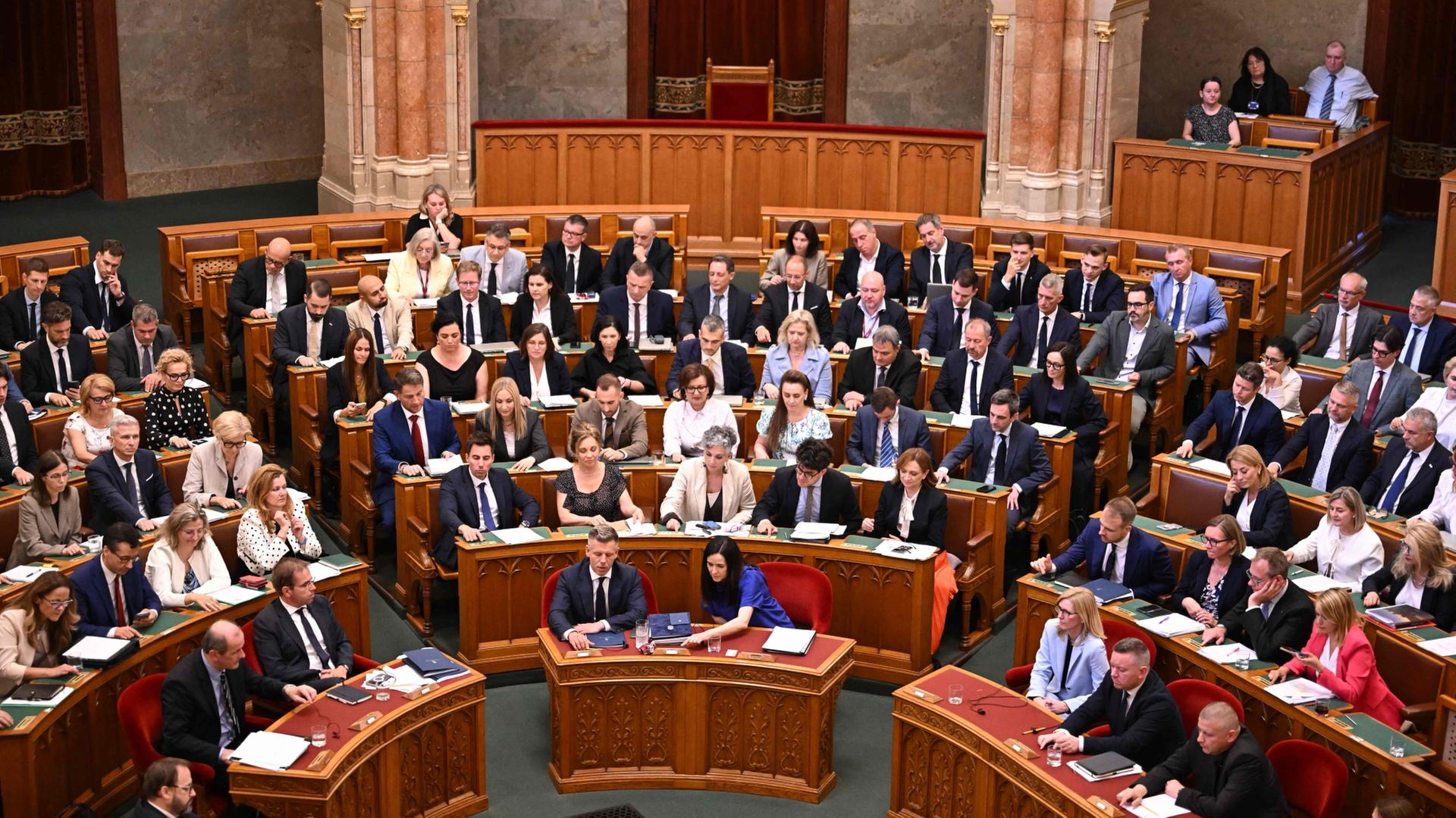ungarn parlament 112
