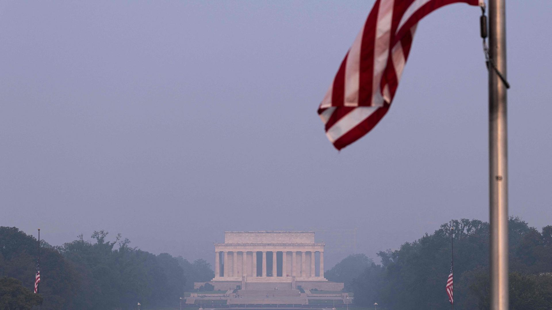 washington lincoln memorial smog 100