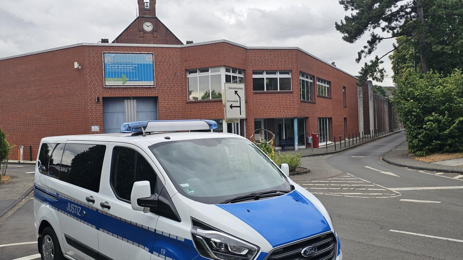 wdr einsatz in der jva in siegburg 100