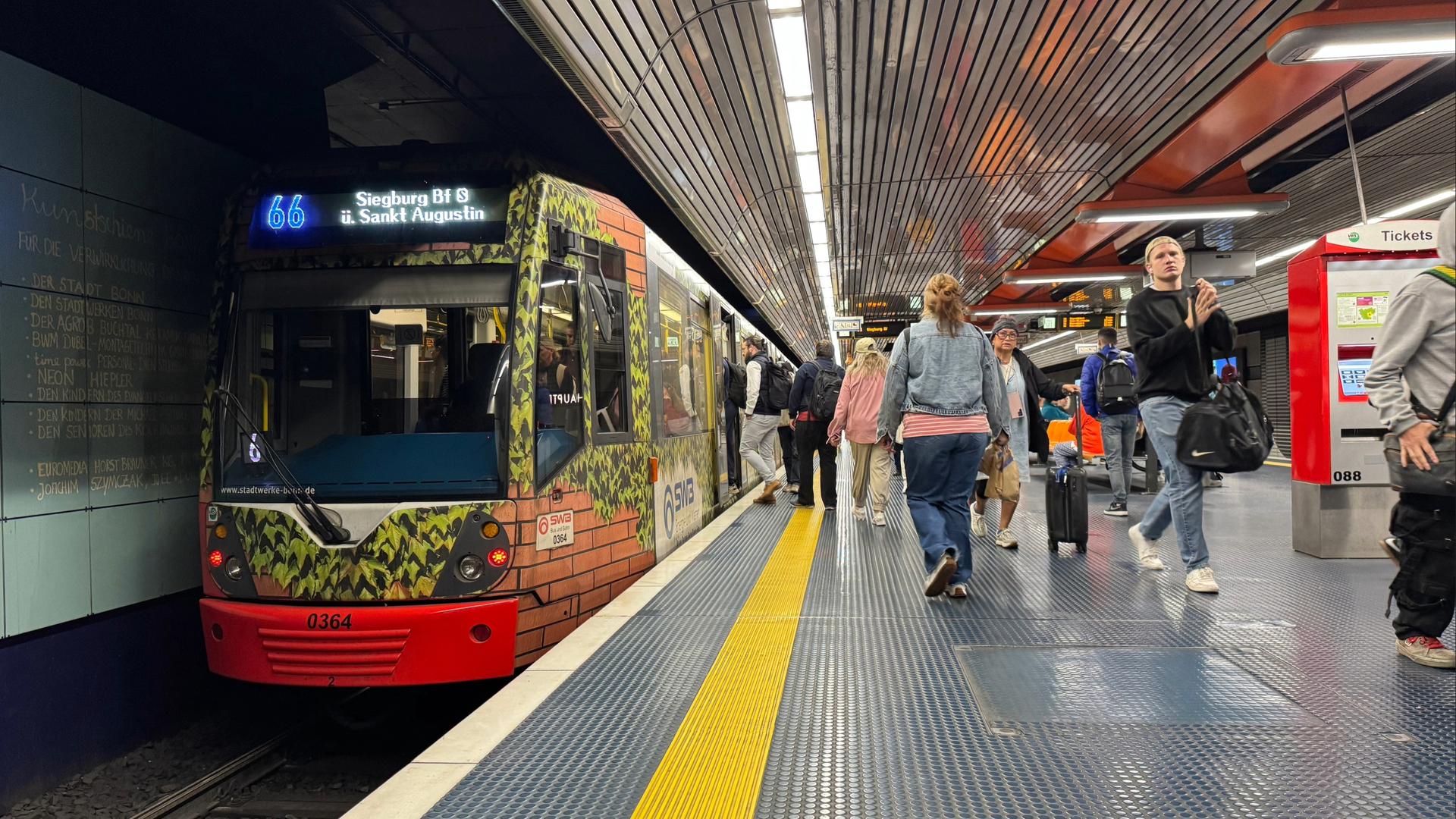 wdr es ist noch relativ ruhig am bonner hauptbahnhof 100