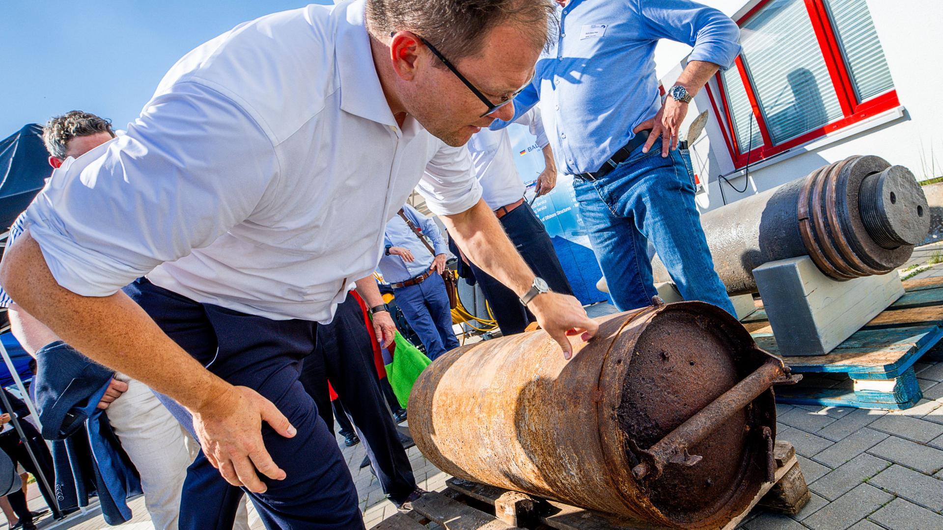 weltkriegsbombe carsten schneider 100