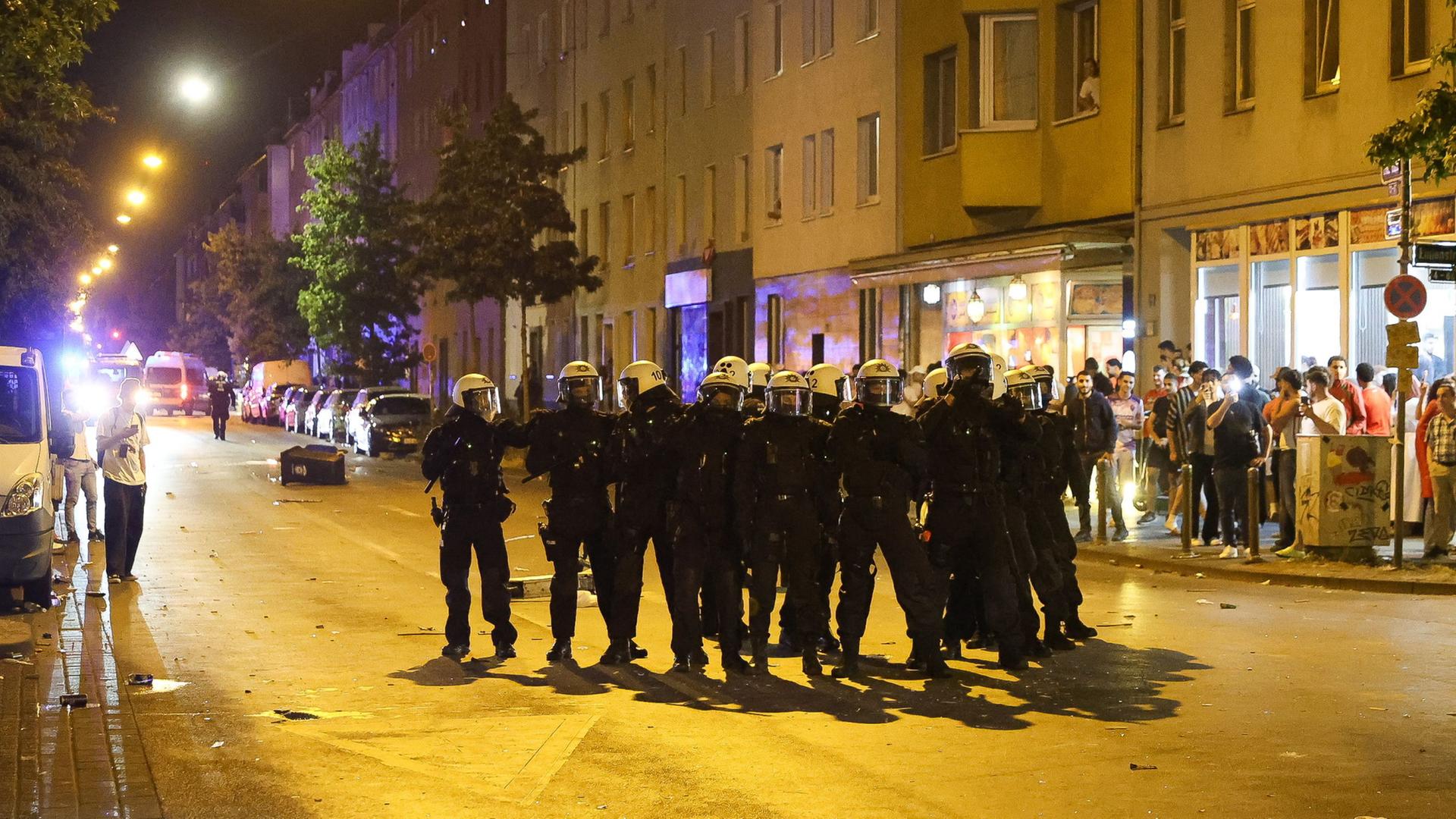 wm spiel polizei 100