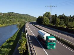 02 09 2013 fremersdorf saarland deutschland die bundesautobahn a8 luxemburg karlsruhe an der saar 00a130902d078caro