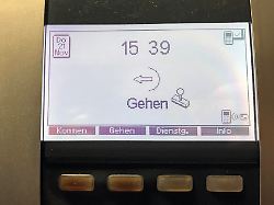 21 11 2019 berlin deutschland zeiterfassungsterminal 00s191121d128caro
