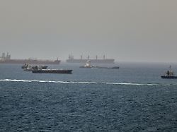 archiv 16 06 2026 oman im golf von oman entlang der schifffahrtsrouten zwischen der strasse von hormus und dem arabischen meer tanker und frachtschiffe zu sehen