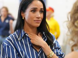 archiv 17 04 2026 australien bondi meghan markle die herzogin von sussex trifft freiwillige ersthelfer des bondi surf bathers life saving club waehrend eines besuchs am bondi beach