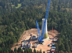 aufbau einer windenergieanlage im suedschwarzwald bei gersbach 1