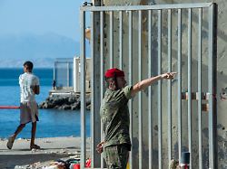 august 2 2026 ceuta madrid spain migrants return to the moroccan border of their own initiative following an unprecedented mass crossing into the spanish enclave of ceuta spain august 2 2026 1