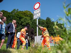 bei stau muss man kuenftig auf der autobahn bleiben zum ersten mal in deutschland gibt es im landkreis rosenheim kuenftig durchfahrtsverbote fuer den ausweichverkehr