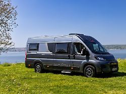 bei der eine stufe niedriger positionierten schwestermarke malibu ergaenzt der camper van 640 le xr die im vorjahr eingefuehrte einsteiger baureihe relax als zweiten grundriss
