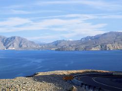 blick auf die strasse von hormus al chasab musandam gouvernement sultanat oman