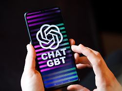 deu deutschland illustration 10 02 2023 symbolfoto chatgbt kuenstliche intelligenz das logo des ki generators chat gbt ist auf dem bildschirm eines smartphones zu sehen