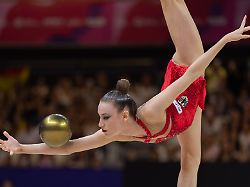 darja varfolomeev deutschland waehrend ihrer uebung mit dem ball weltmeisterschaft der rhythmischen sportgymnastik vom 11 bis zum 16 august in der festhalle in frankfurt am main qualifikation tag 1