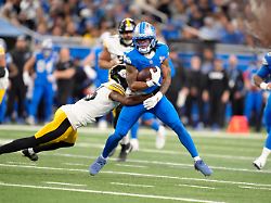 december 21 2025 detroit michigan usa december 21 2025 jahmyr gibbs 0 and brandin echols 26 during the detroit lions vs pittsburgh steelers at ford field in detroit mi brook ward apparent media group