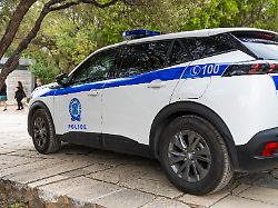 ein auto der polizei in griechenland