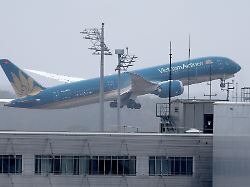 ein boing dreamliner der vietnam airlines startet am flughafen muenchen in richtung hanoi am samstag war eine maschine derselben flugnummer vn34 beim start in schwierigkeiten geraten