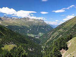 ein sommertag im oetztal tirol oesterreich hier der blick kurz vor der mautstelle bei hochgurgl ins oetztal richtung soelden