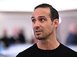 ex werder trainer alexander nouri vor der trauerfeier fuer ex nationalspieler und werder torwart dieter burdenski die trauerfeier fand im konzerthaus die glocke statt