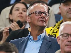 franz beckenbauer supercup 2026 borussia dortmund fc bayern muenchen am 22 08 2026 im signal iduna park in dortmund bundeskanzler friedrich merz cdu auf der tribuene foto osnapix marcus hirnschal