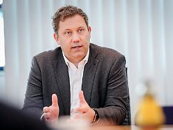 fuer spd chef lars klingbeil kommt es jetzt auf eine zuegige umsetzung von entlastungen an