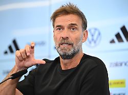 fussball dfb nationalmannschaft pk zur vorstellung des neuen bundestrainers juergen klopp spricht bei einer pressekonferenz 1