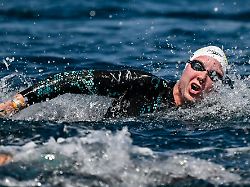 isabel gose of germany competes in the women s 10 km during the world aquatics open water swimming world cup 2026 stop 3 at the golfo aranci in sardinia italy may 1 2026