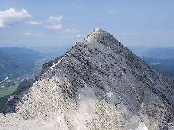 jubilaeumsgrat blick auf alpspitze hochgebirge wettersteingebirge bayern deutschland europa