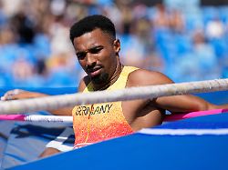 leichtathletik europameisterschaft maenner zehnkampf stabhochsprung leo neugebauer deutschland reagiert auf einen missglueckten versuch