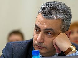 lew schlosberg russischer oppositioneller und stellvertretender vorsitzender der oppositionspartei jabloko nimmt an einer sitzung des politischen komitees der partei teil