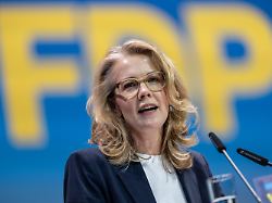 linda teuteberg spricht beim fdp bundesparteitag bei ihrer bewerbungsrede als stellvertretende vorsitzende