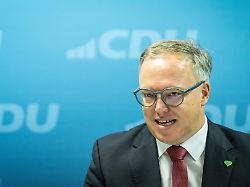 mario voigt ministerpraesident thueringen gibt in der cdu landesgeschaeftsstelle eine pressekonferenz