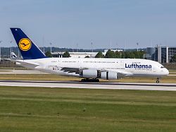 muenchen deutschland 10 juli 2026 ein airbus a380 800 flugzeug der lufthansa mit dem kennzeichen d aiml auf dem flughafen muenchen deutschland
