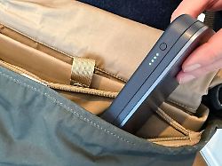 nur noch im handgepaeck und mit maximaler kapazitaet von 100 bis 160 wattstunden powerbanks koennen an bord einer airline schnell zur gefahr werden