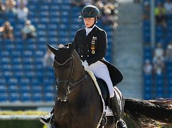 pferdesport weltmeisterschaft dressur grand prix team finale die deutsche reiterin isabell werth auf ihrem pferd wendy de fontaine reitet im parcours