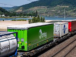 rechtsrheinische bahnstrecke zwischen ruedesheim und koblenz eine der meist befahrenen bahnstrecken europas rd